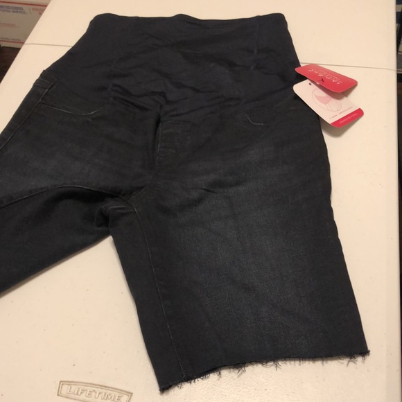 Isabel Maternity Denim Shorts Size 8 - Picture 7 of 11